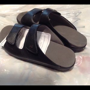 SAS sandals black 9 1/2 Med